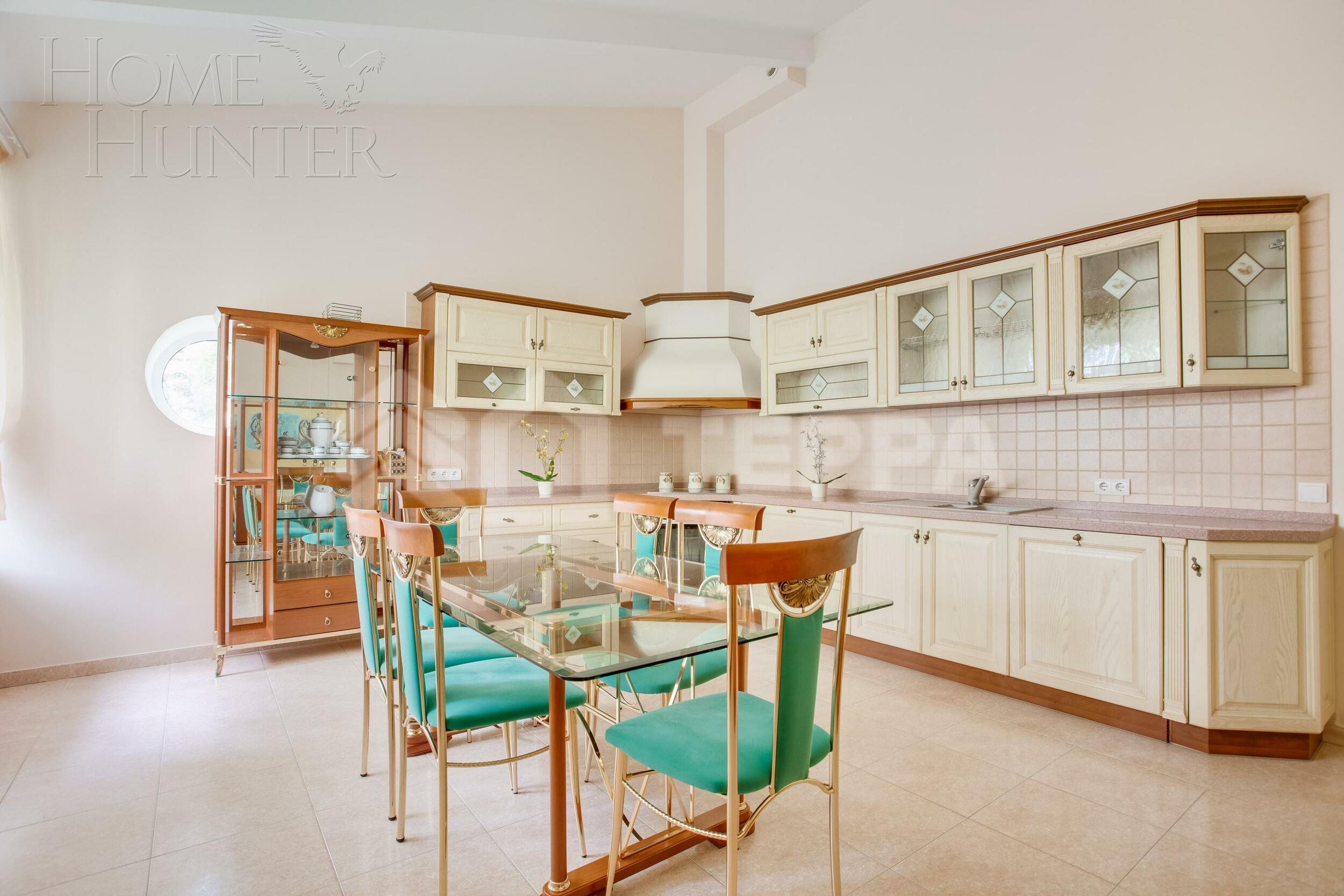 2-этажный коттедж 1 200 м² с отделкой