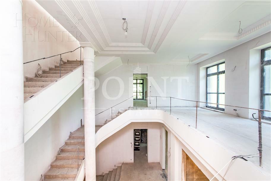 2-этажный коттедж 1 350 м² без отделки