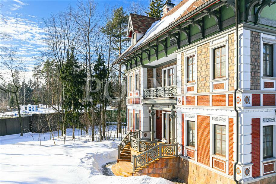 3-этажный коттедж 697 м² с отделкой