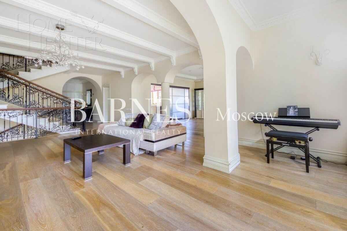 3-этажный коттедж 1 000 м² с отделкой