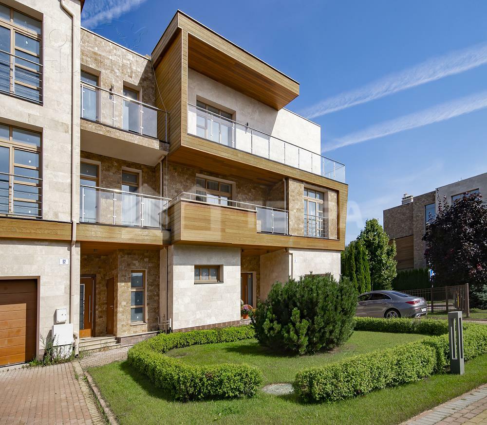 3-этажный таунхаус 360 м² с отделкой