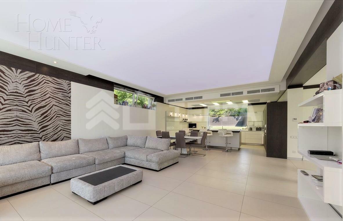 2-этажный коттедж 1 000 м² с отделкой