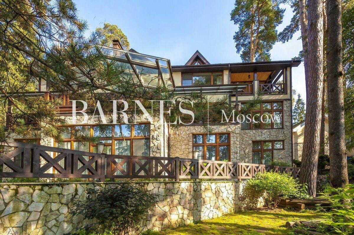 3-этажный коттедж 1 000 м² с отделкой