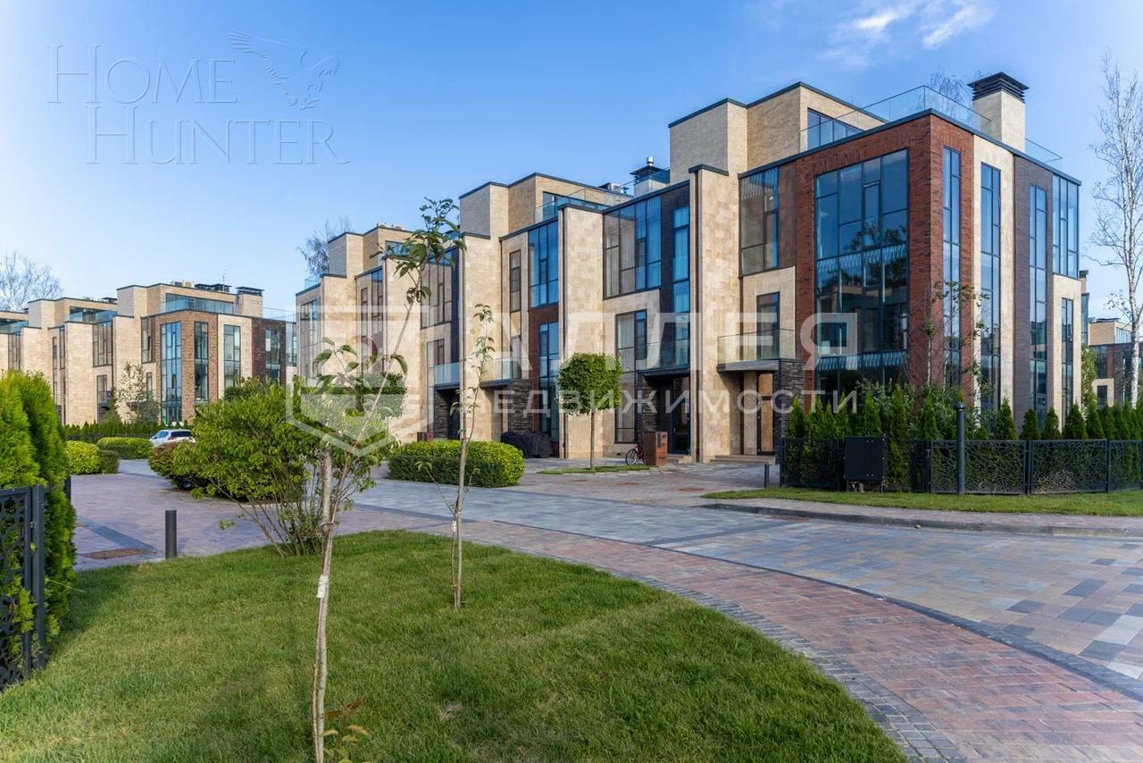 3-этажный таунхаус 244 м² с отделкой