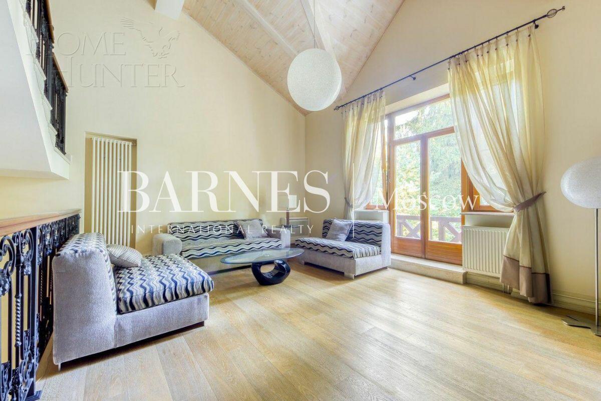 3-этажный коттедж 1 000 м² с отделкой