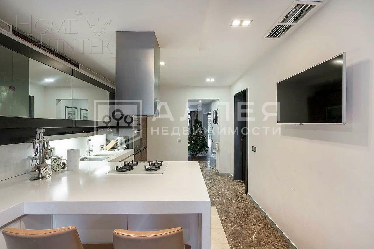 3-этажный таунхаус 350 м² с отделкой