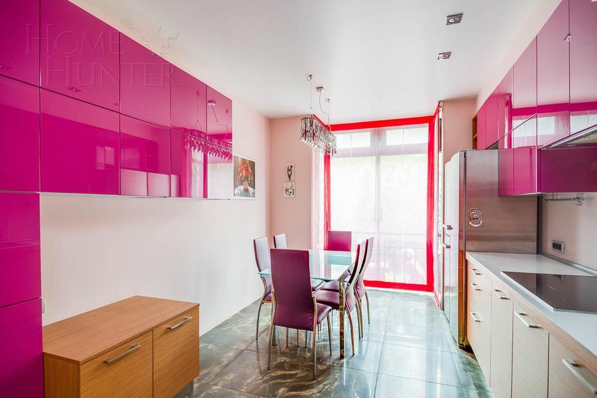 3-этажный таунхаус 350 м² с отделкой