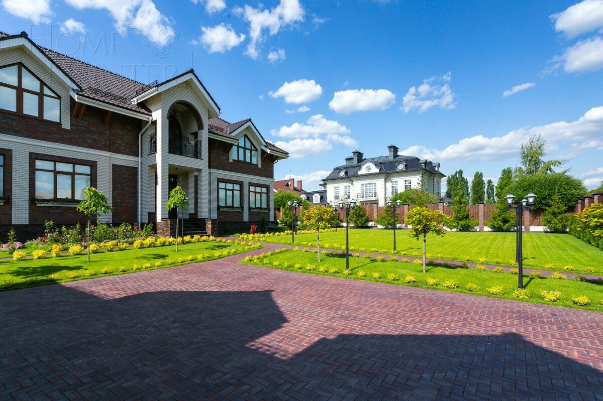 2-этажный коттедж 900 м² с отделкой