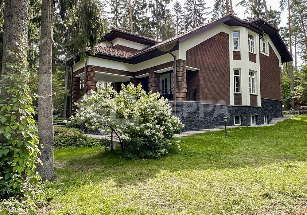 2-этажный коттедж 550 м² с отделкой