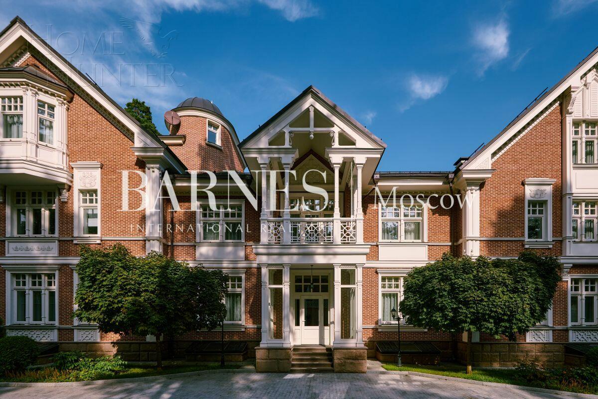 2-этажный коттедж 1 703.4 м² без отделки