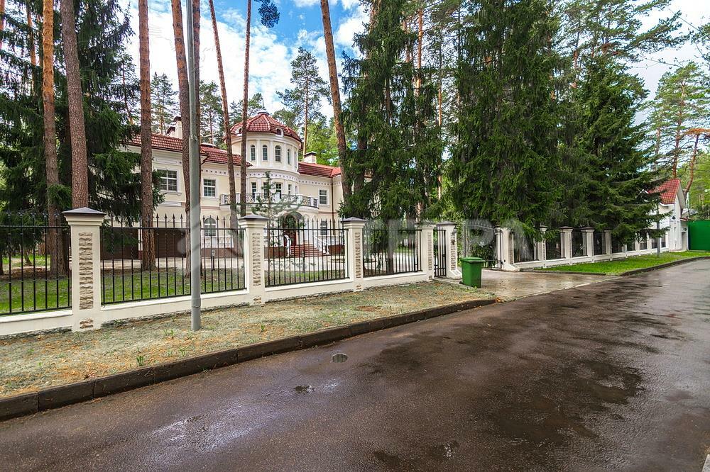 2-этажный коттедж 1 250 м² с отделкой