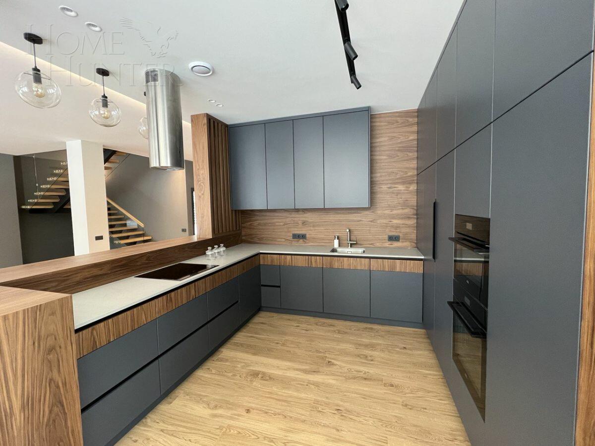 2-этажный коттедж 250 м² с отделкой