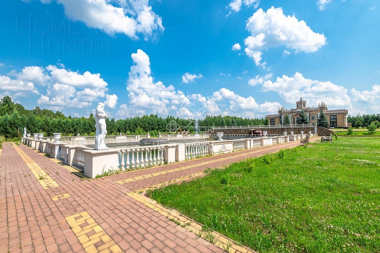 3-этажный коттедж 4 590 м² с отделкой