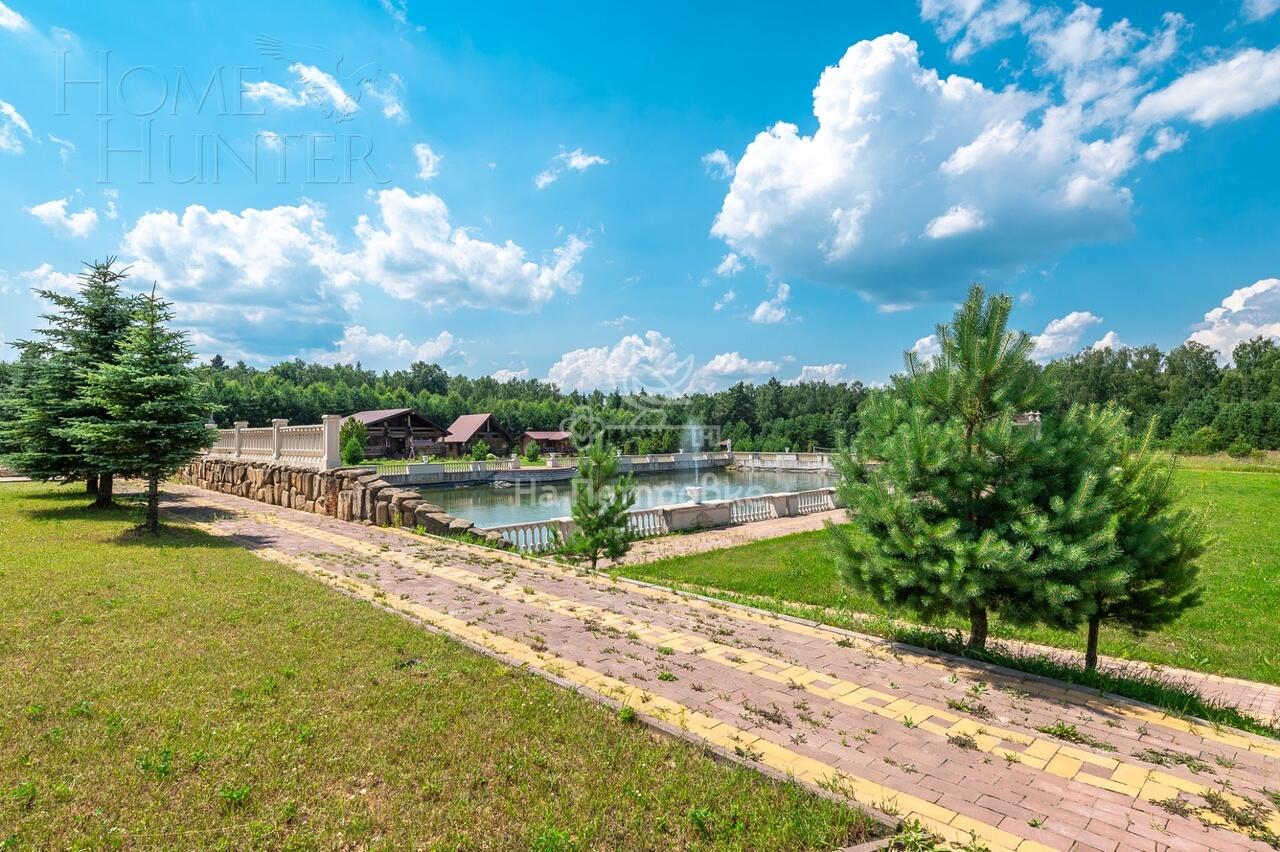 3-этажный коттедж 4 590 м² с отделкой