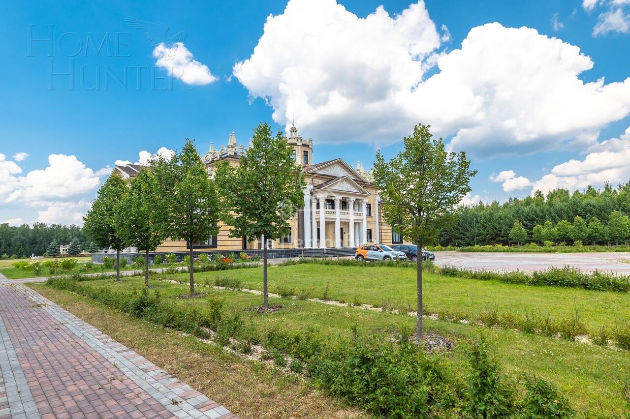 3-этажный коттедж 4 590 м² с отделкой