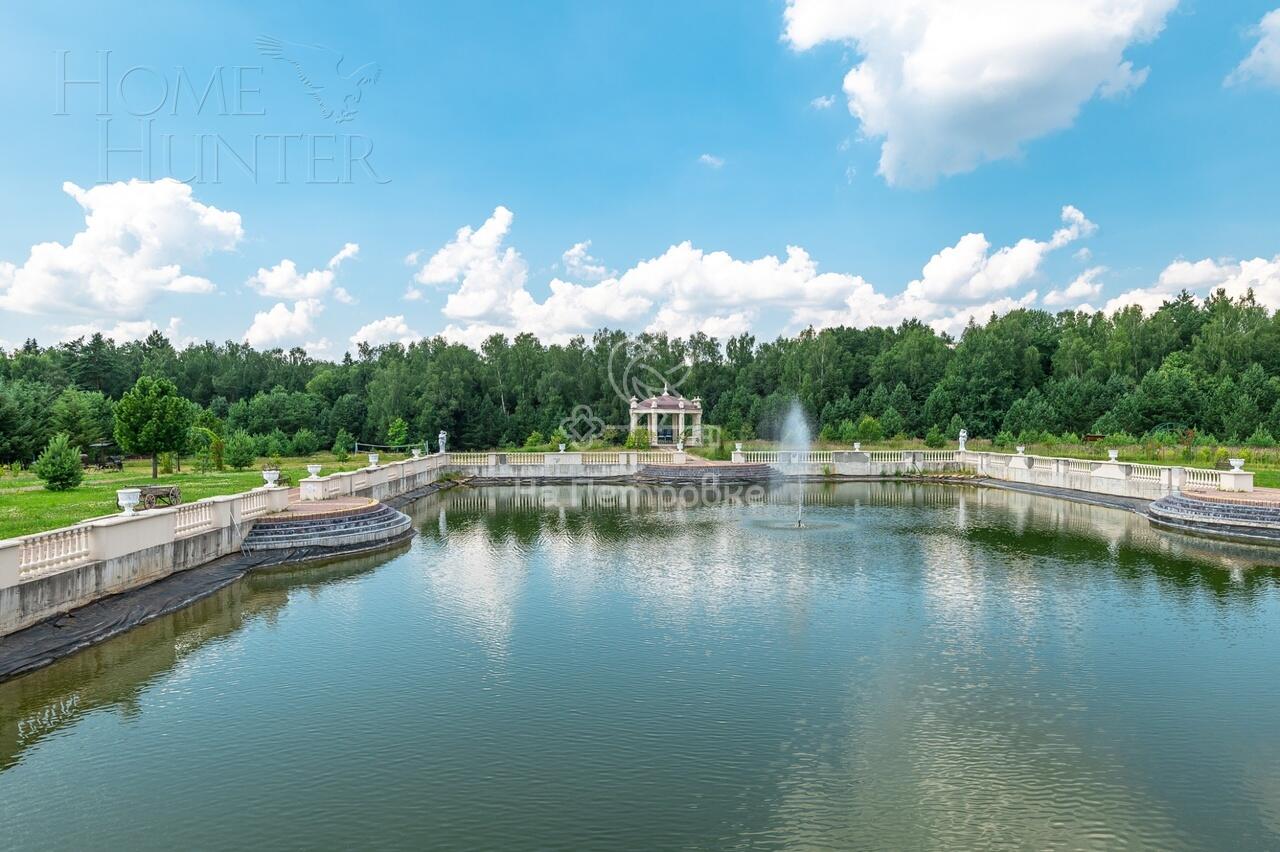 3-этажный коттедж 4 590 м² с отделкой