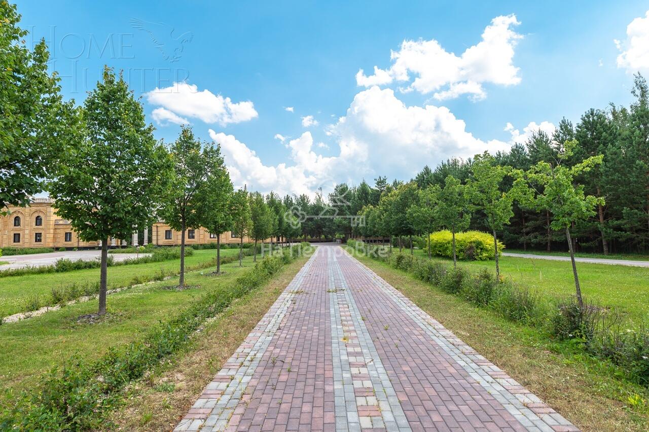 3-этажный коттедж 4 590 м² с отделкой