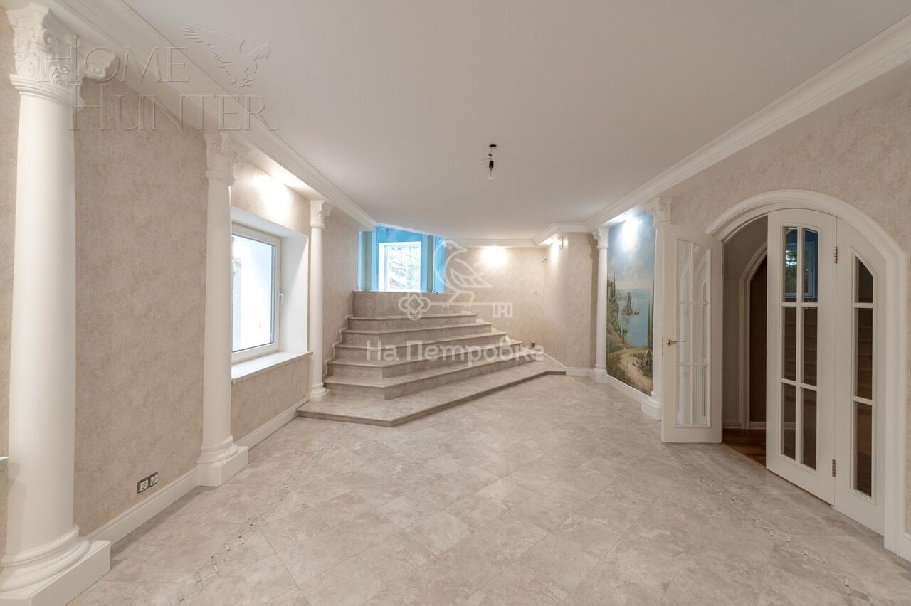 3-этажный коттедж 600 м² с отделкой