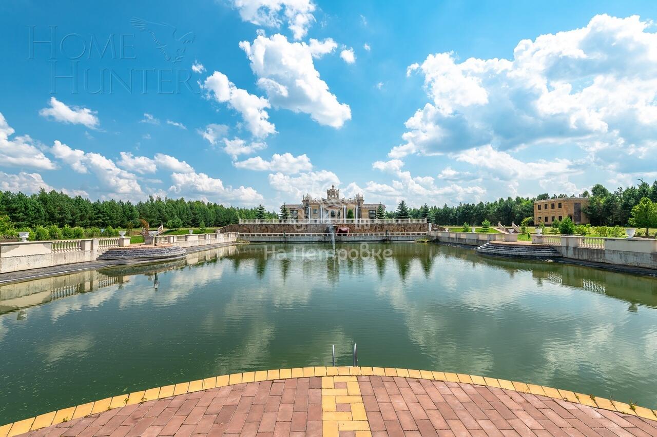 3-этажный коттедж 4 590 м² с отделкой