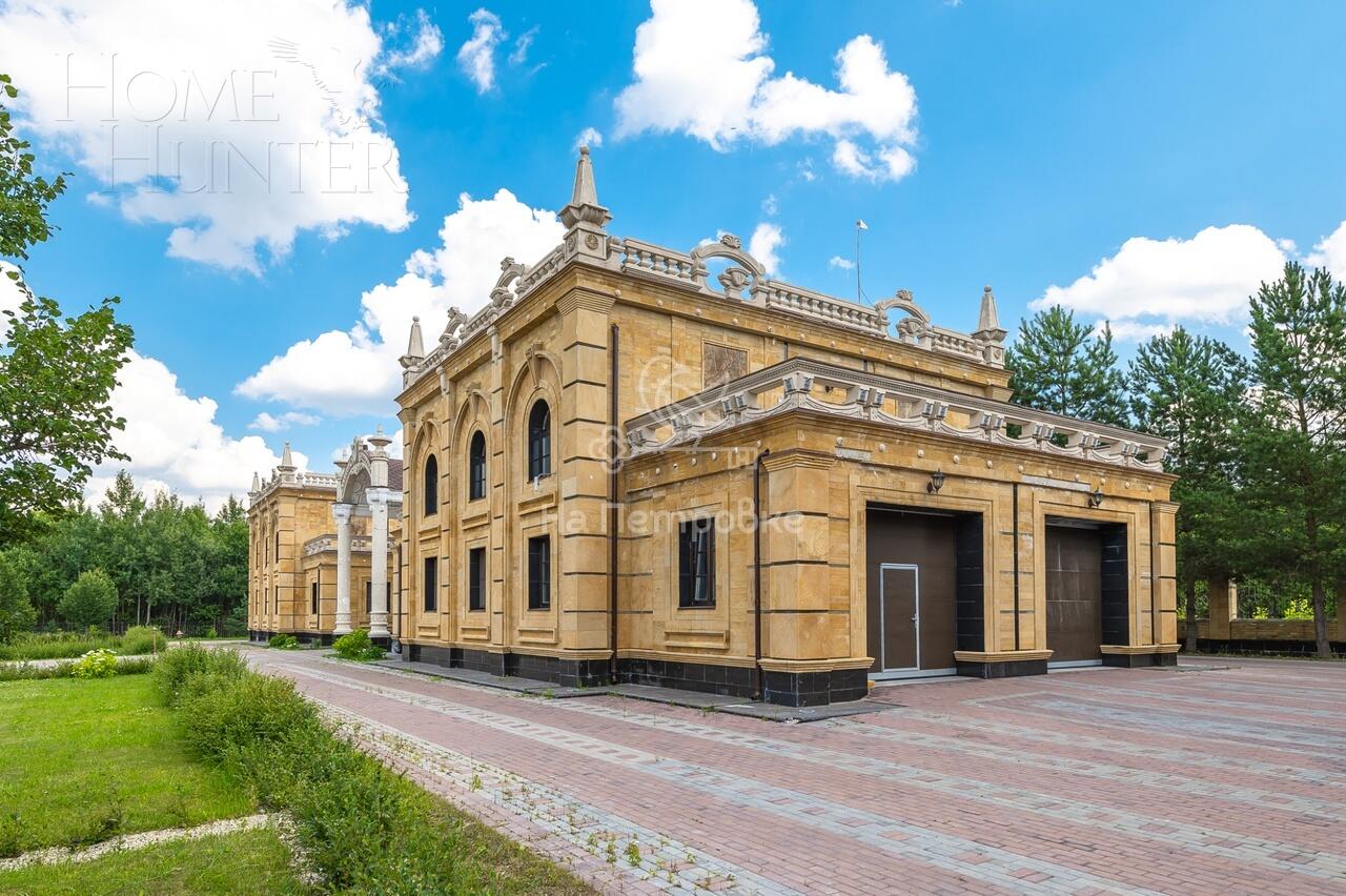 3-этажный коттедж 4 590 м² с отделкой