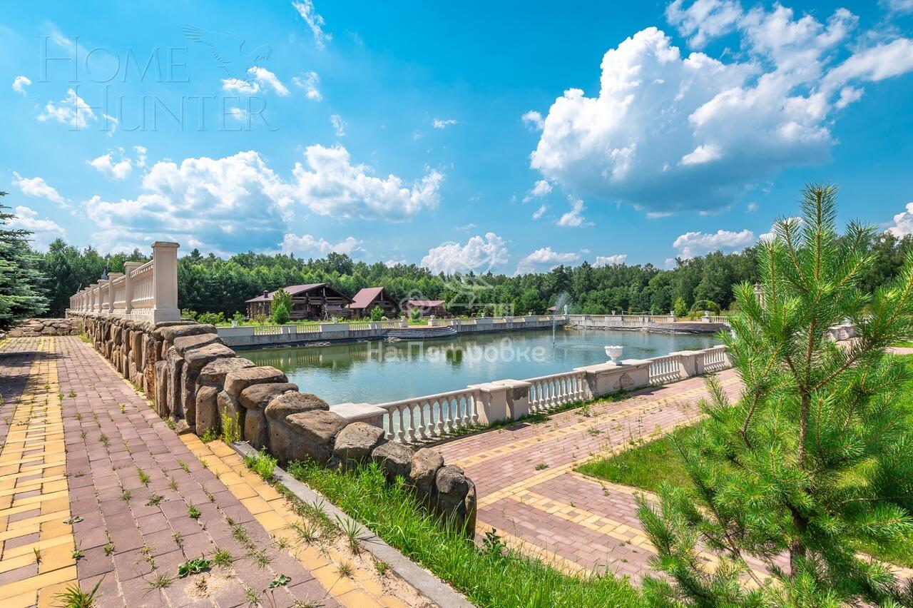 3-этажный коттедж 4 590 м² с отделкой