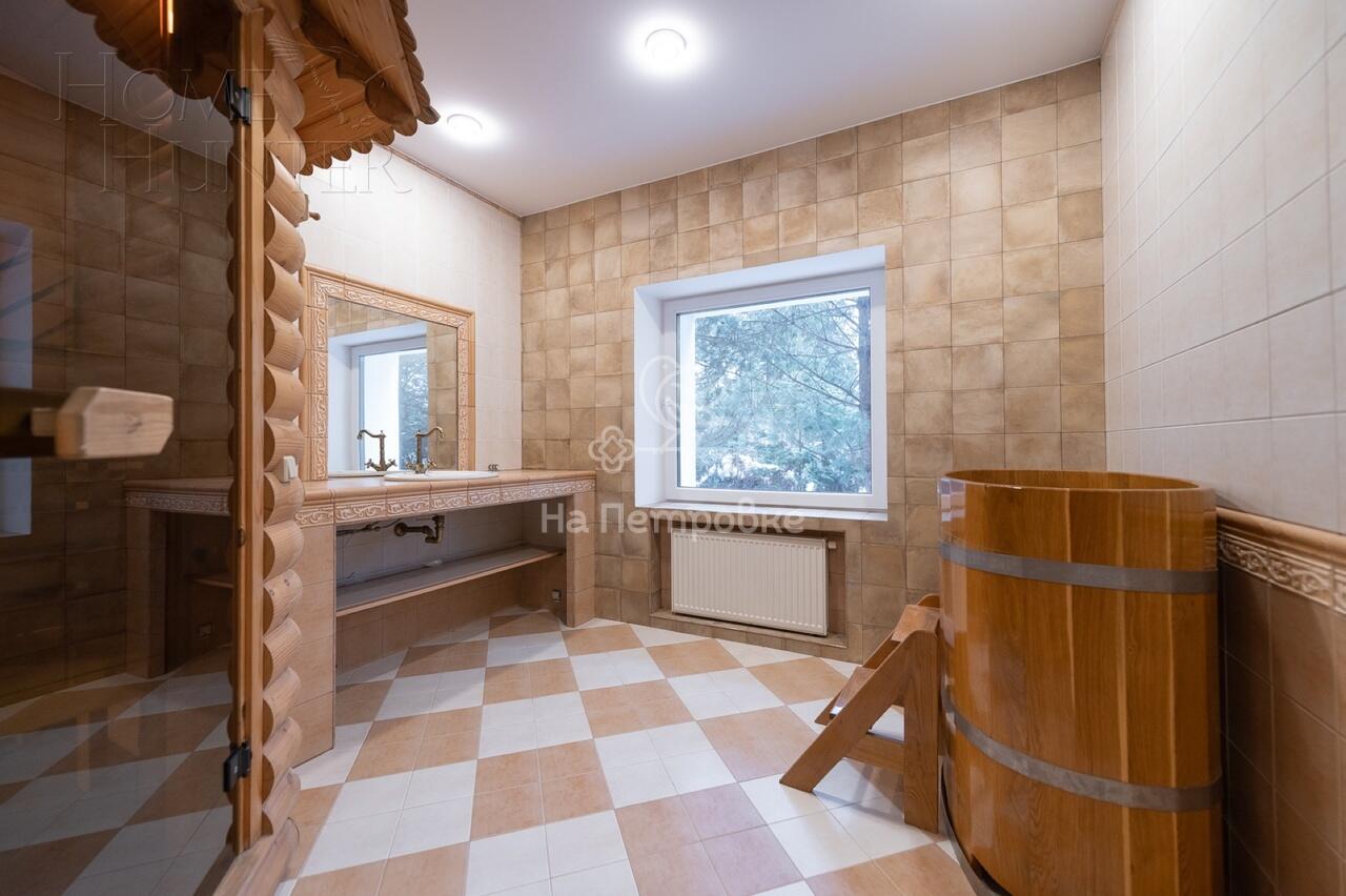 3-этажный коттедж 600 м² с отделкой