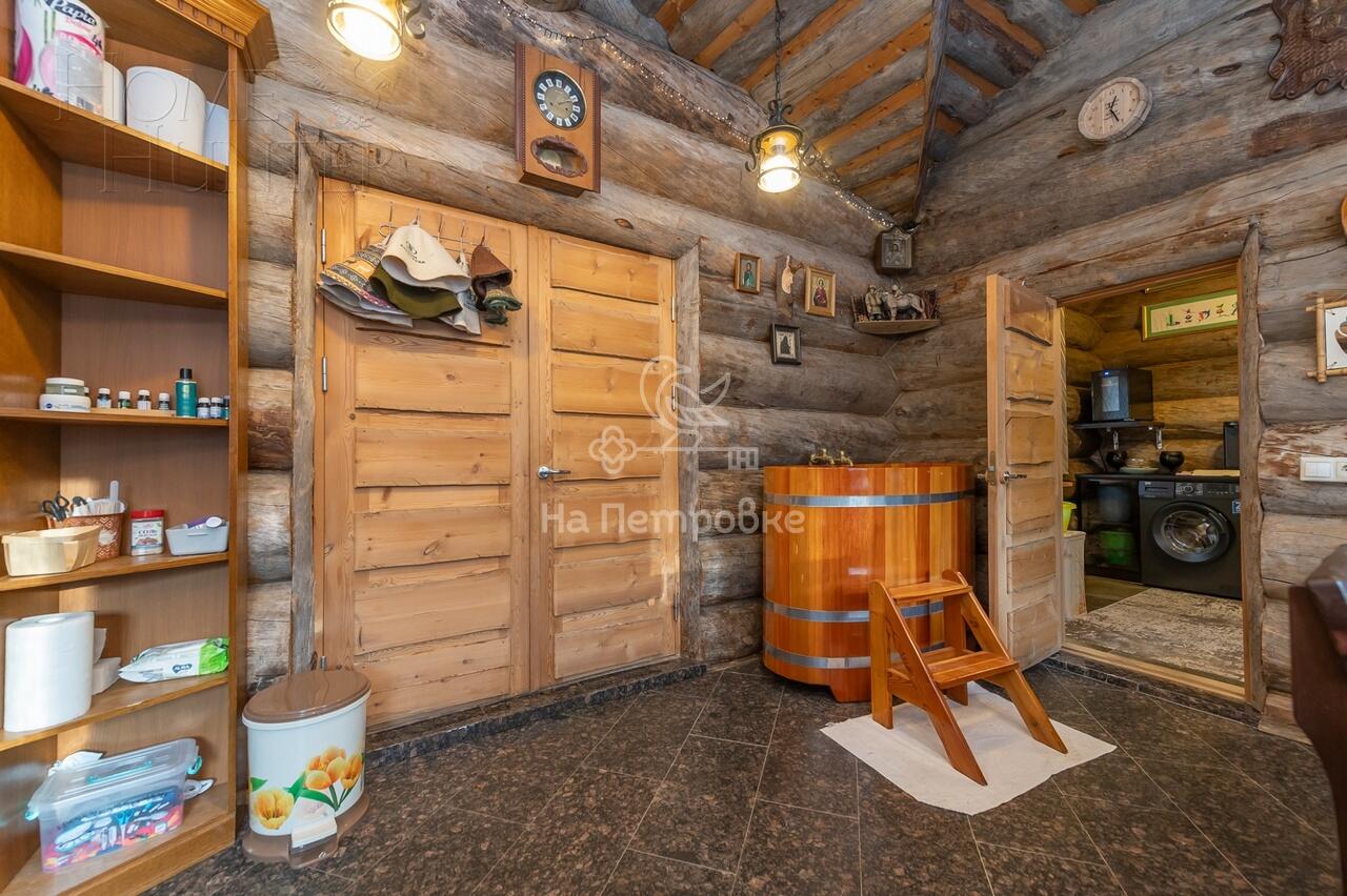 3-этажный коттедж 4 590 м² с отделкой