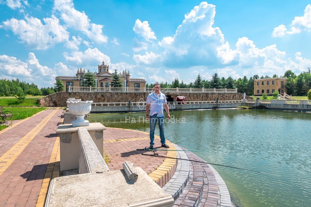 3-этажный коттедж 4 590 м² с отделкой