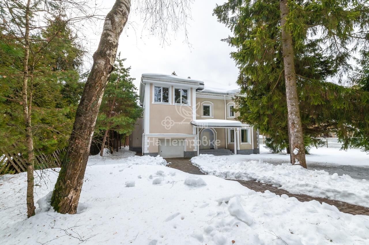 3-этажный коттедж 600 м² с отделкой