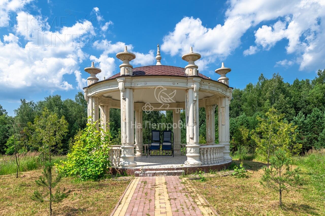 3-этажный коттедж 4 590 м² с отделкой