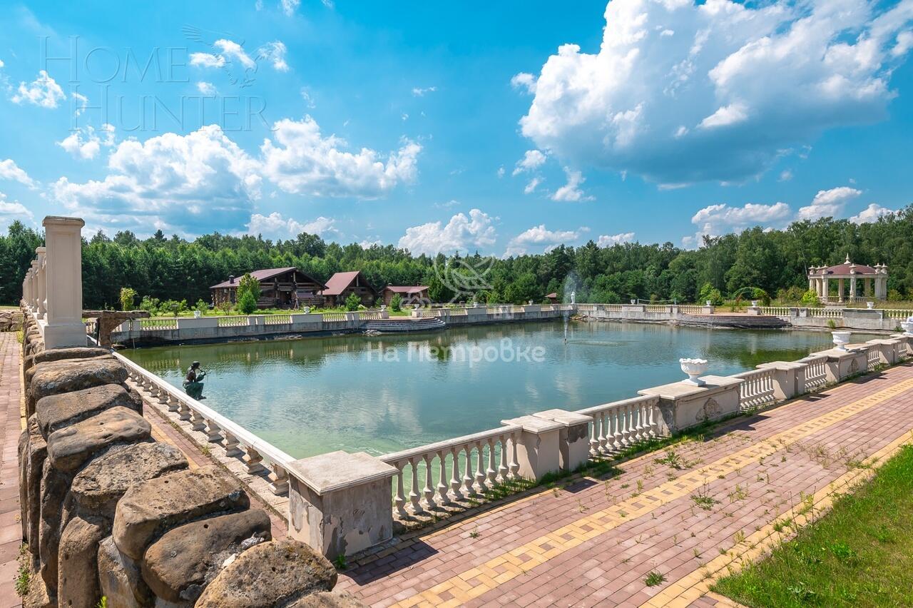 3-этажный коттедж 4 590 м² с отделкой