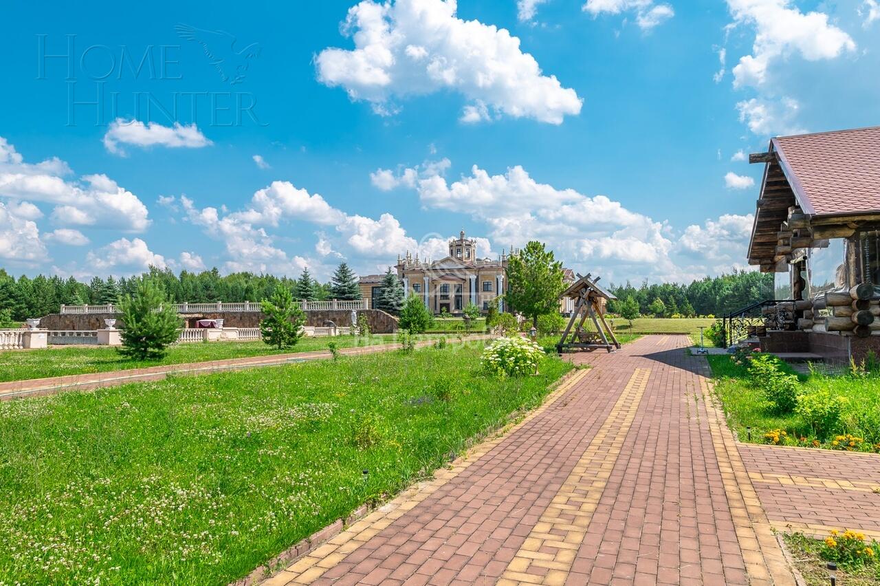 3-этажный коттедж 4 590 м² с отделкой