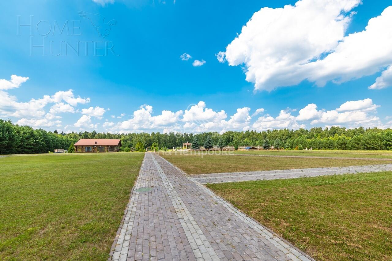 3-этажный коттедж 4 590 м² с отделкой