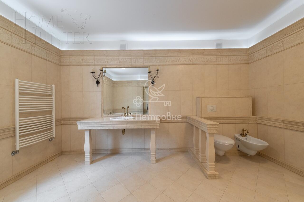 3-этажный коттедж 600 м² с отделкой