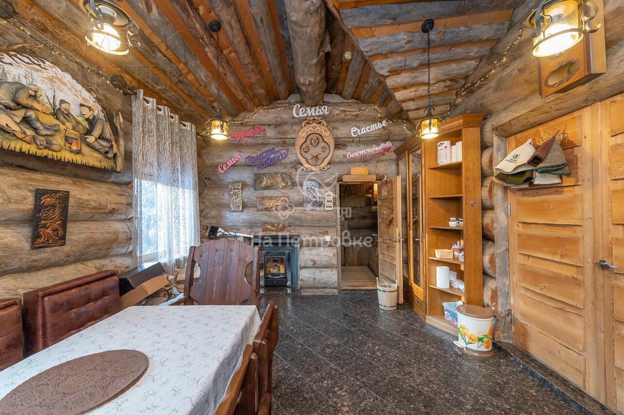 3-этажный коттедж 4 590 м² с отделкой