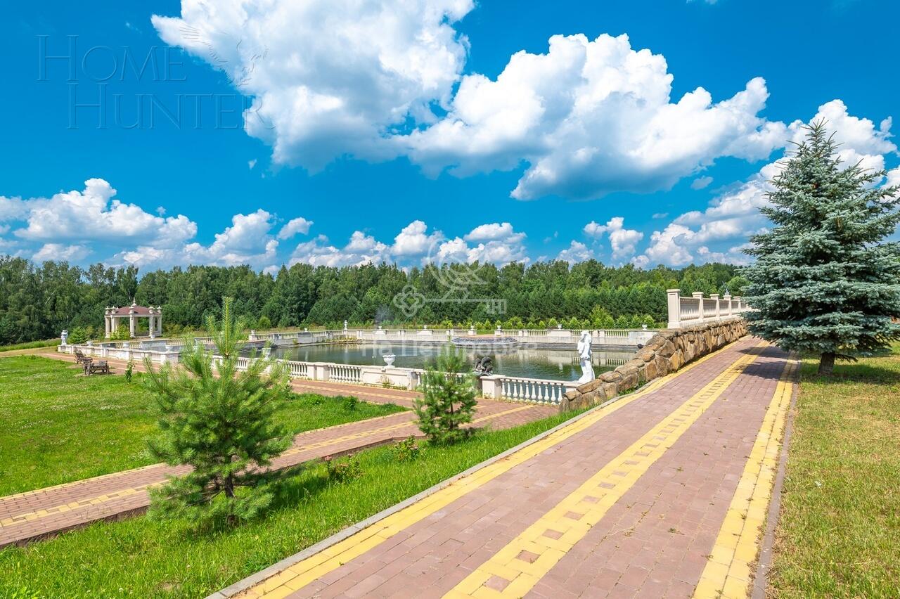 3-этажный коттедж 4 590 м² с отделкой