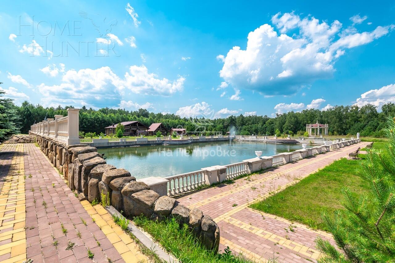 3-этажный коттедж 4 590 м² с отделкой