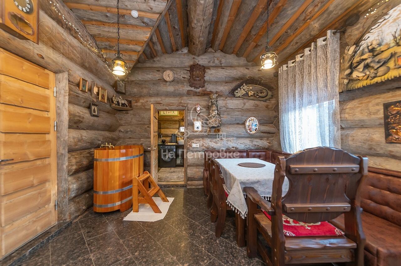 3-этажный коттедж 4 590 м² с отделкой