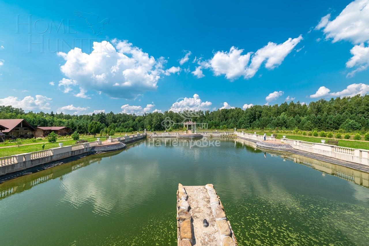 3-этажный коттедж 4 590 м² с отделкой