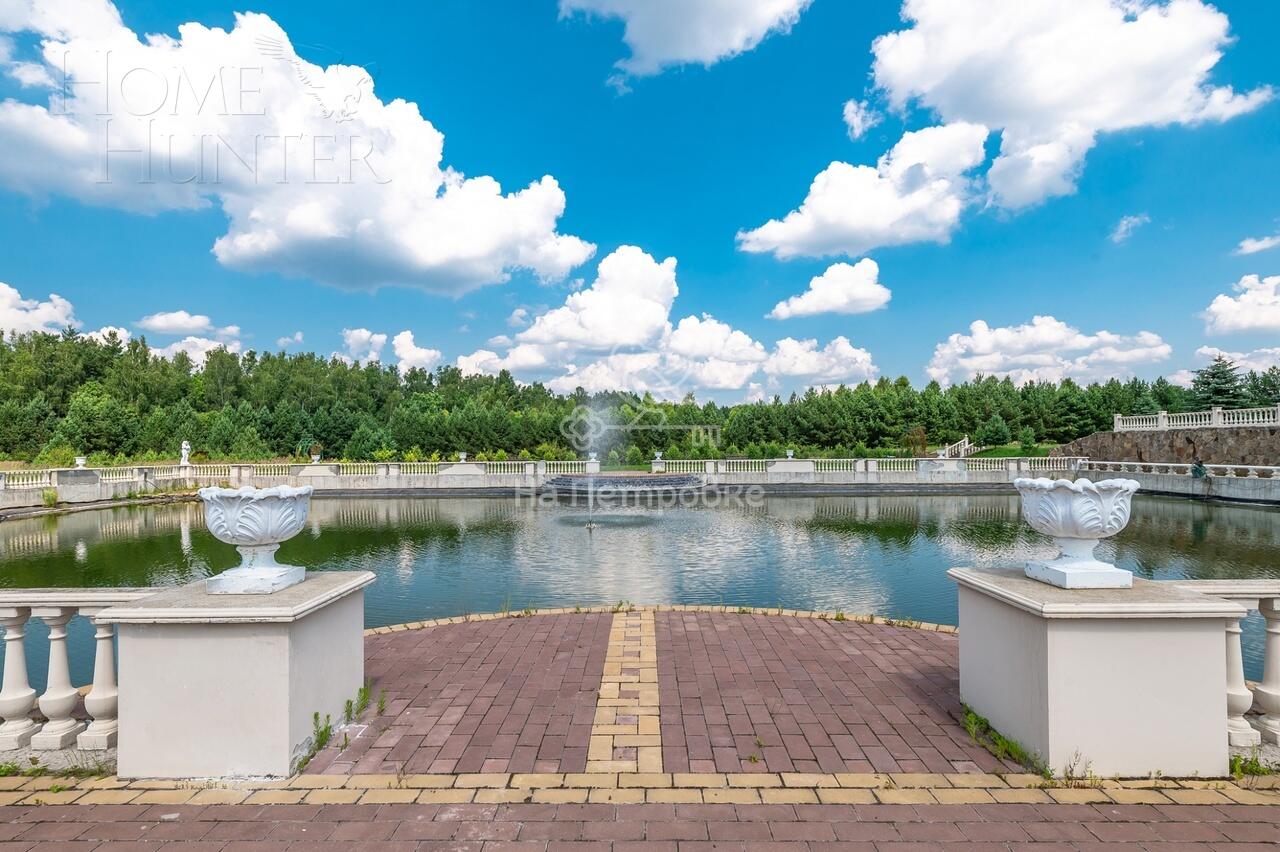 3-этажный коттедж 4 590 м² с отделкой