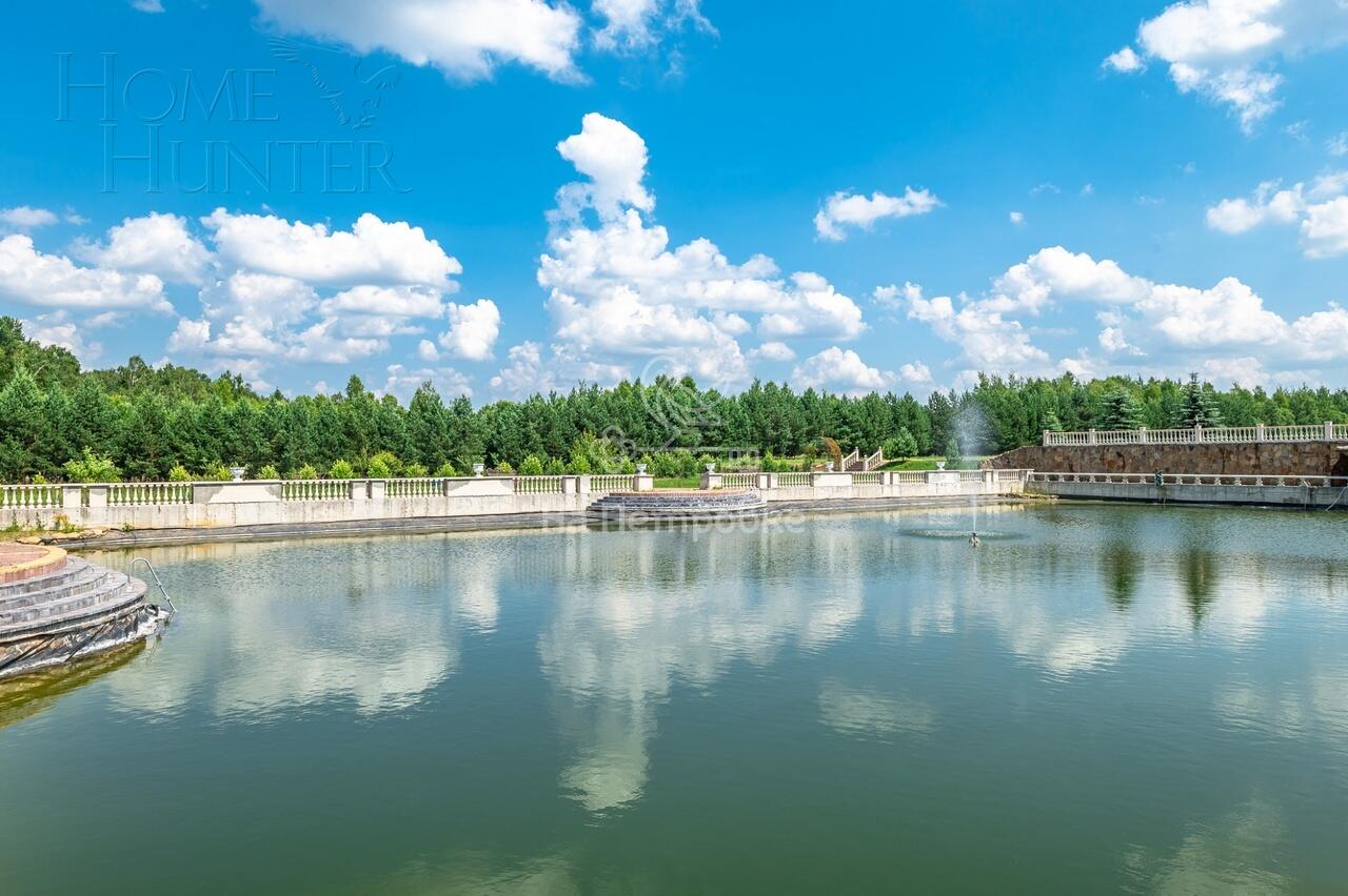 3-этажный коттедж 4 590 м² с отделкой