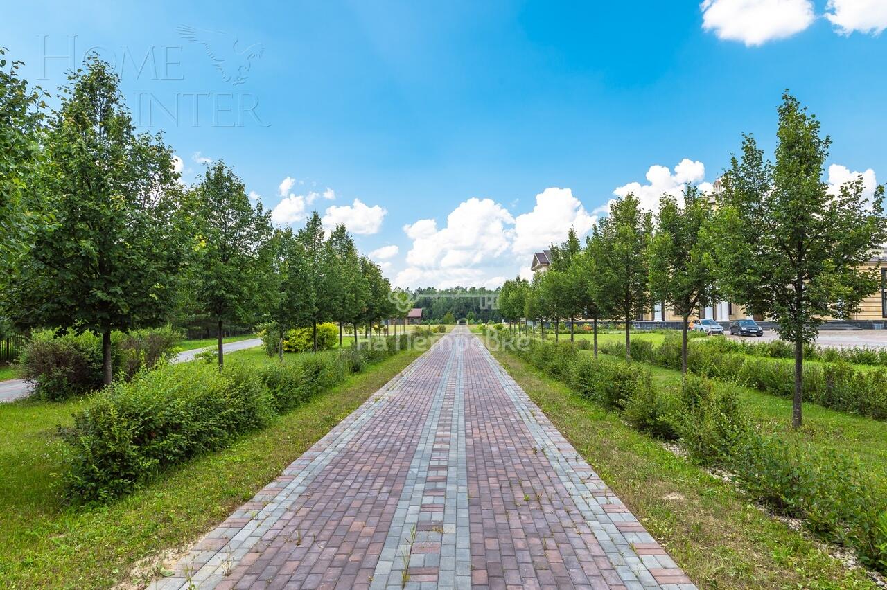 3-этажный коттедж 4 590 м² с отделкой