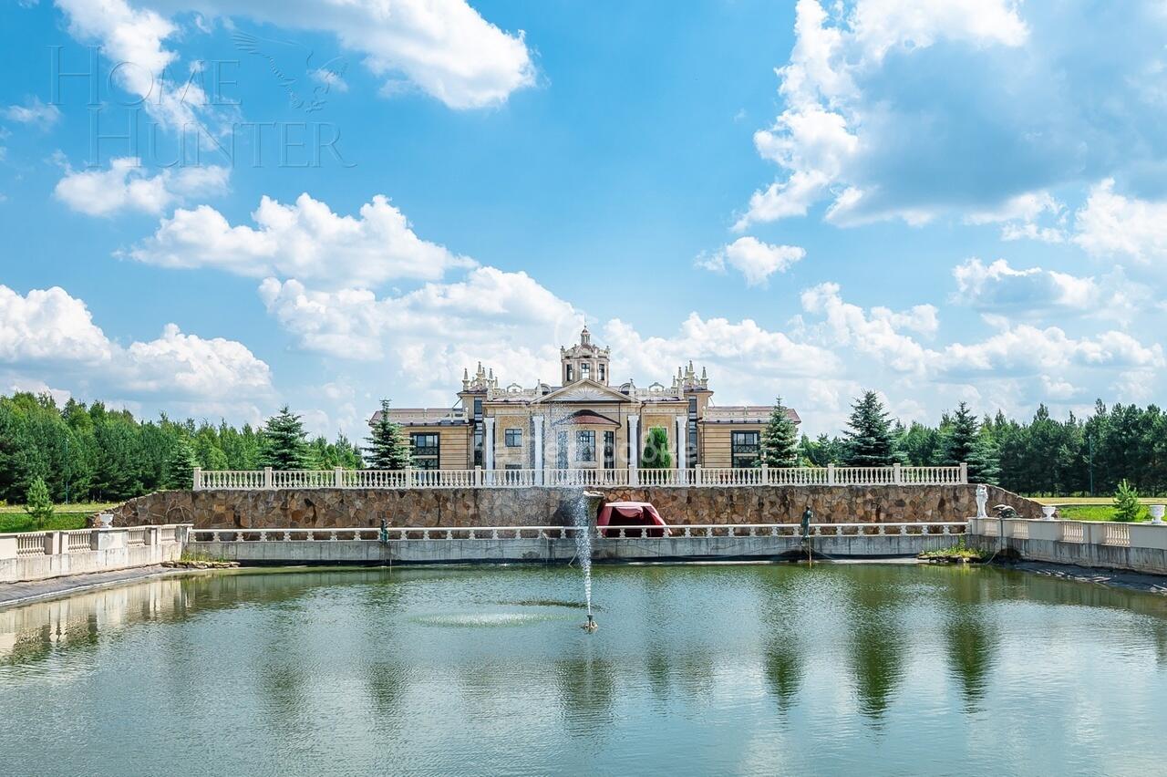 3-этажный коттедж 4 590 м² с отделкой