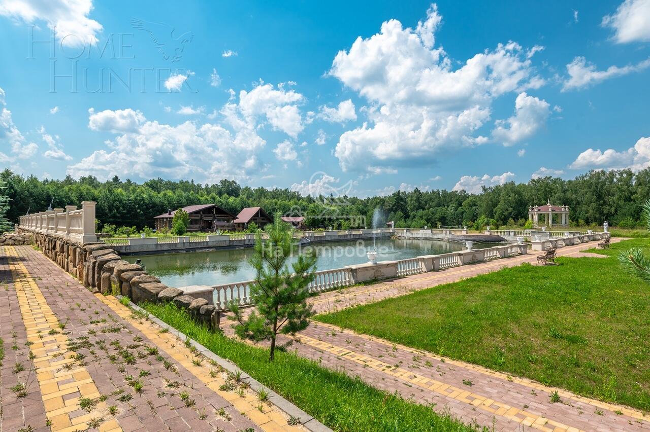 3-этажный коттедж 4 590 м² с отделкой