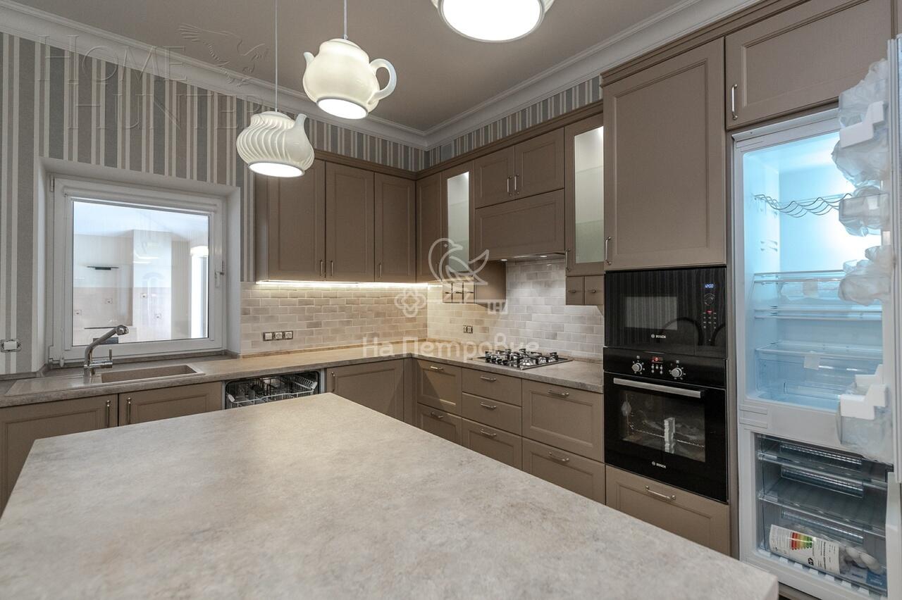 3-этажный коттедж 600 м² с отделкой