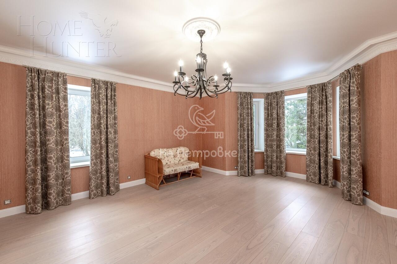 3-этажный коттедж 600 м² с отделкой