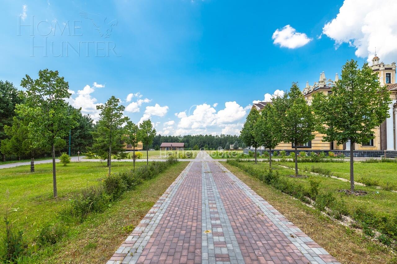 3-этажный коттедж 4 590 м² с отделкой