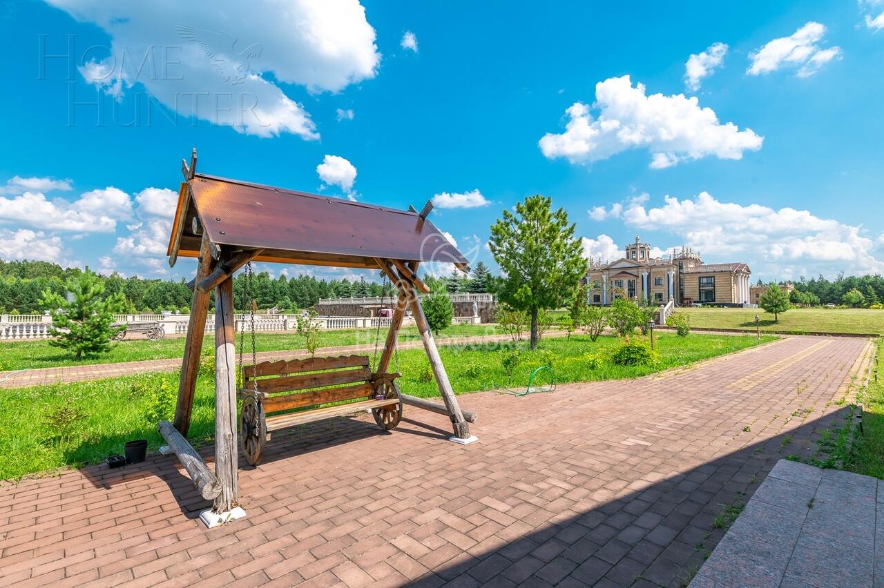 3-этажный коттедж 4 590 м² с отделкой