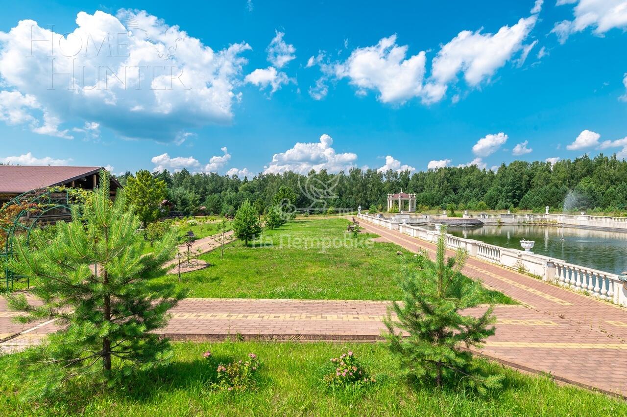 3-этажный коттедж 4 590 м² с отделкой