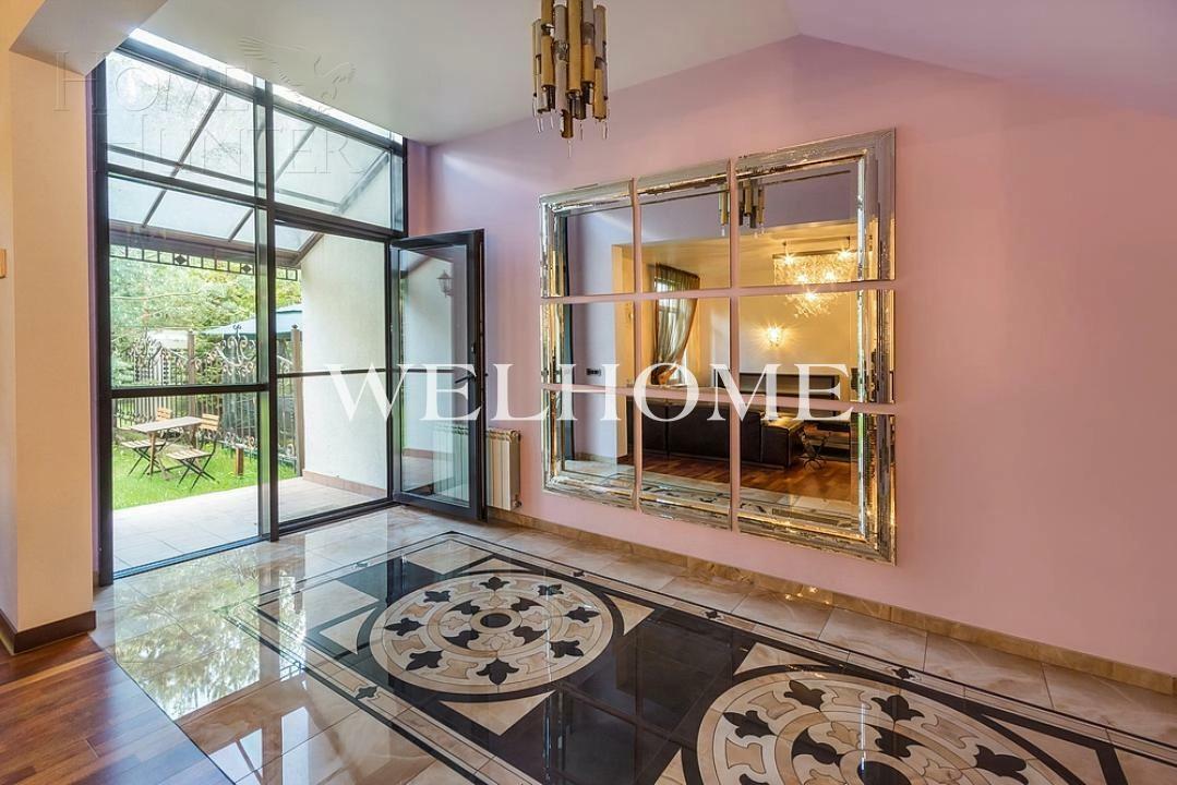 3-этажный таунхаус 350 м² с отделкой